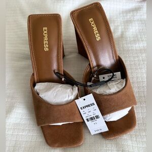 Express Women's Brown Block Heel Sandals size 6.5 🤎